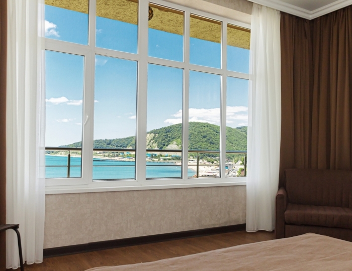 Люкс 2-местный 2-комнатный - Отель Лайтхаус» / Lighthouse